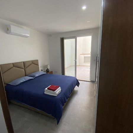 Gzira Two-Bedroom Apartment Exterior photo